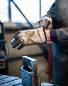 Schutzausrüstung ist nicht optional – sie ist Pflicht! 🔧 Hier wird nichts dem Zufall überlassen. Jeder Handgriff wird... Schutzausrüstung ist nicht optional – sie ist Pflicht! 🔧 Hier wird nichts dem Zufall überlassen. Jeder Handgriff wird...